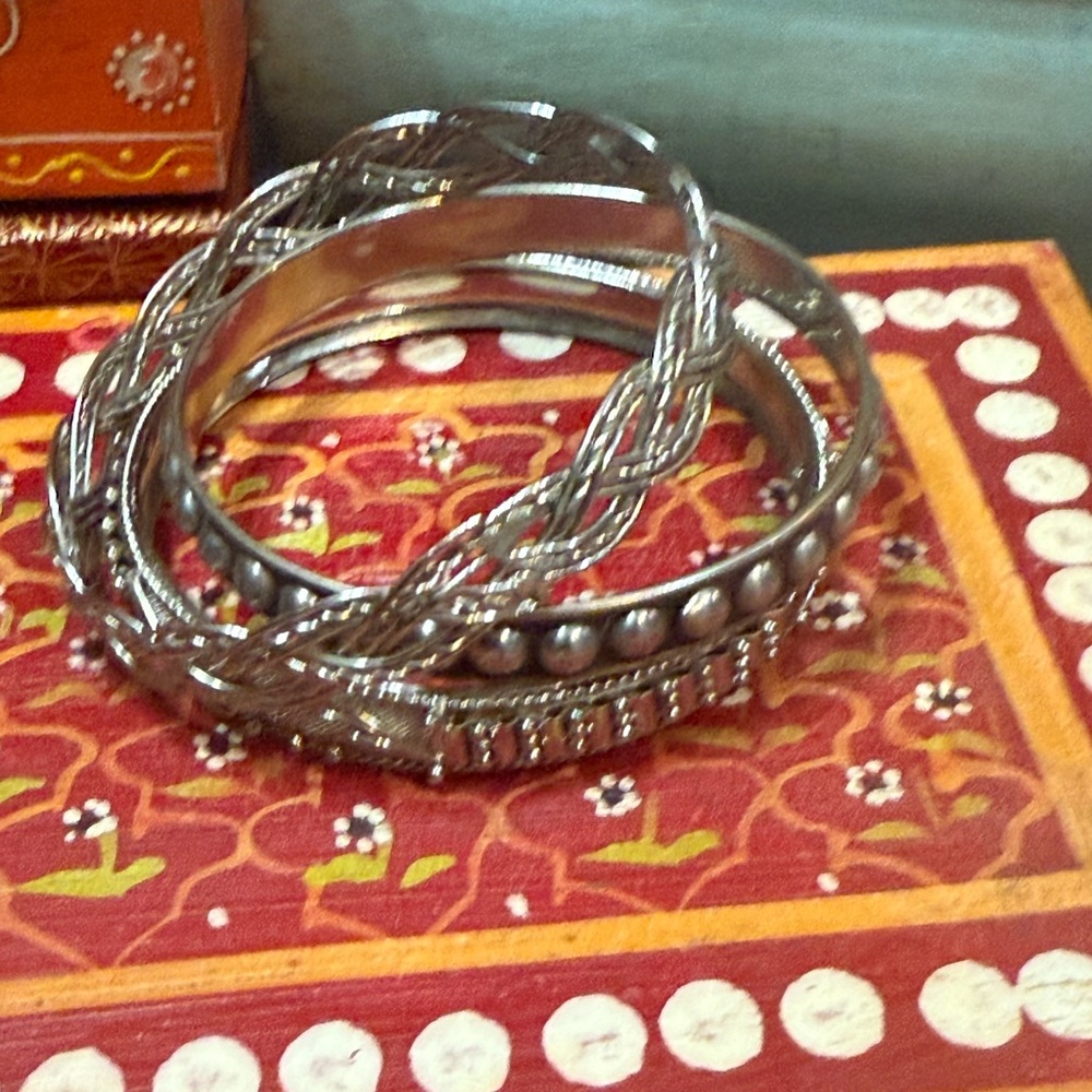 🌸 4 for $10 EUC Silver Bangle Bracelet